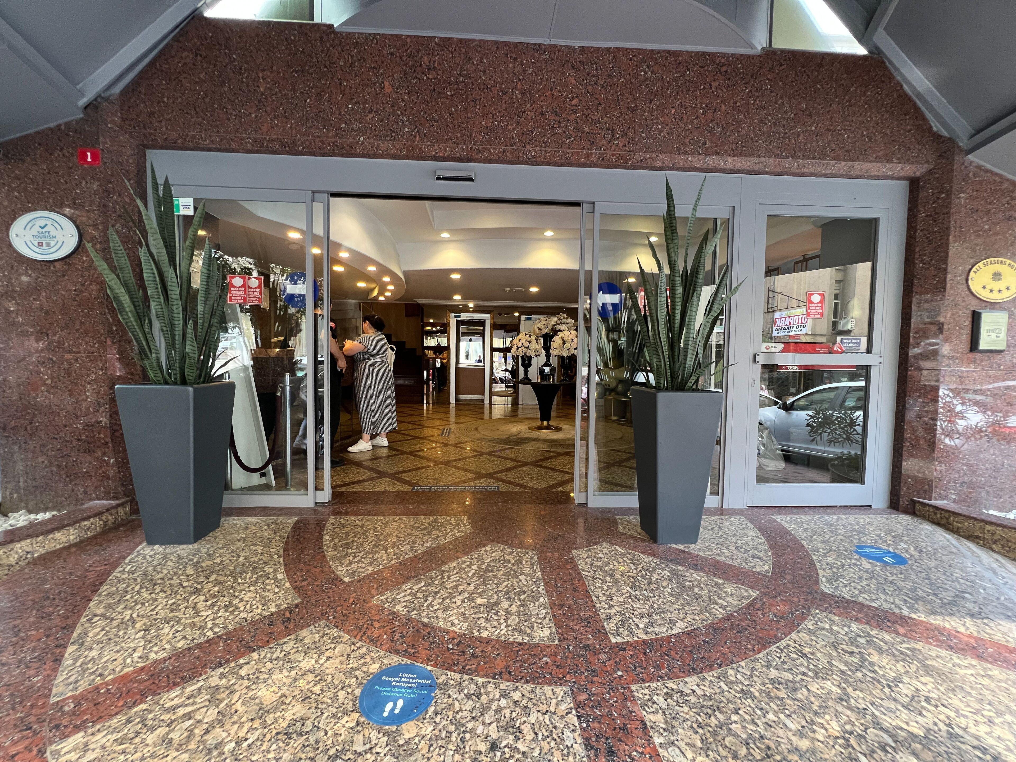 All Seasons Hotel — Fotos 1